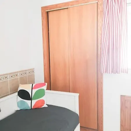 Lovely 1 Bed With Pool Near Amenities. Lejlighed