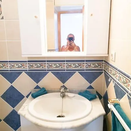 Lejlighed Lovely 1 Bed With Pool Near Amenities.