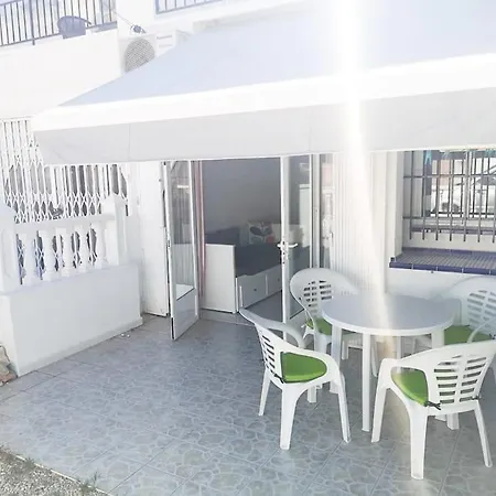 Lovely 1 Bed With Pool Near Amenities. Lägenhet *