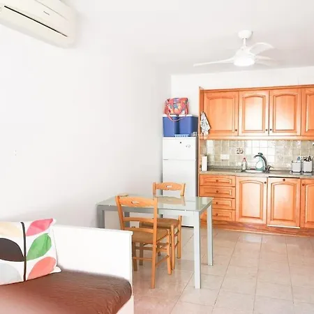 Lovely 1 Bed With Pool Near Amenities. Lägenhet *
