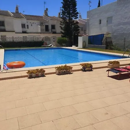 Lovely 1 Bed With Pool Near Amenities. Lägenhet